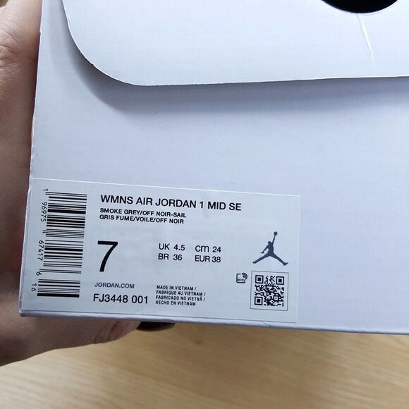 Nike Womens Sz 7 Air Jordan 1 Mid SE Gray Distressed Smoke Sneakers FJ3448-001 - Picture 8 of 8